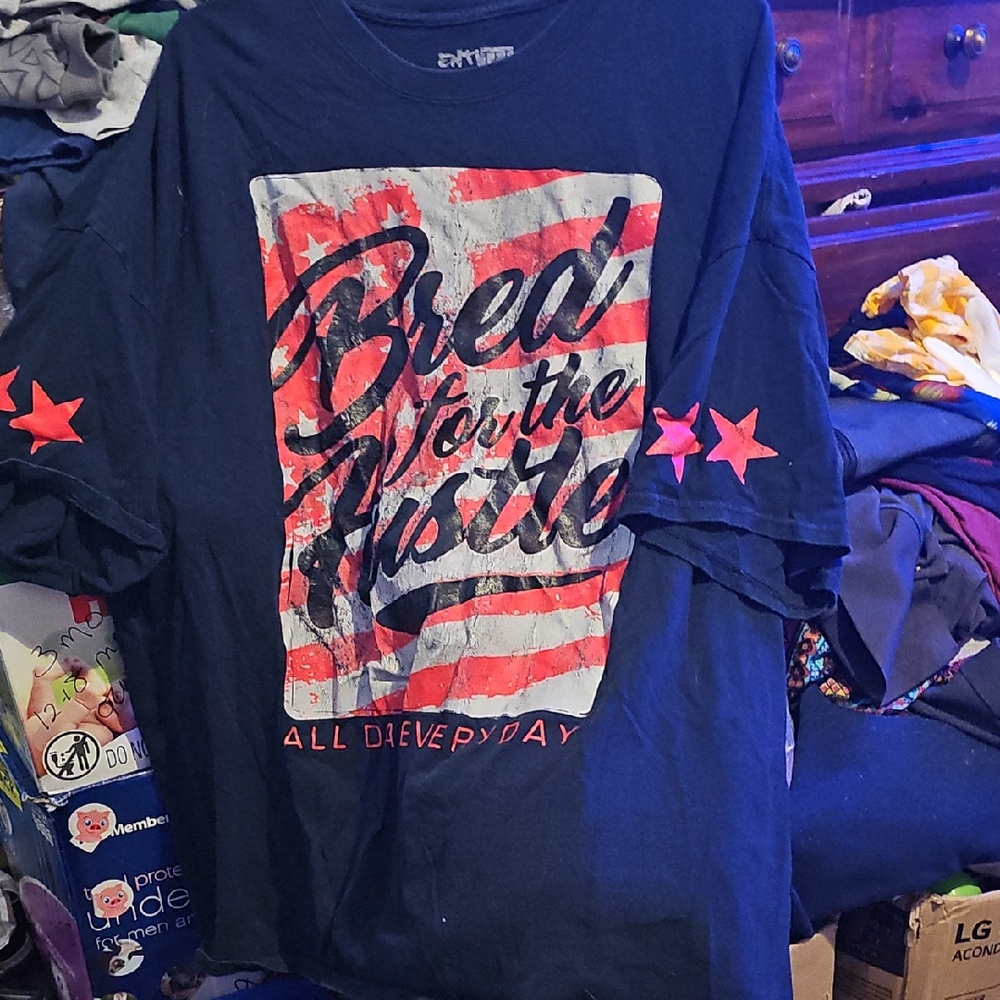 !!.         Men's 4XL Graphic Tee - Black and Red.  S2